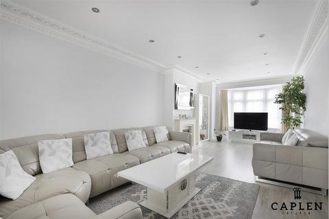 5 bedroom semi-detached house for sale, Boleyn Way, Ilford