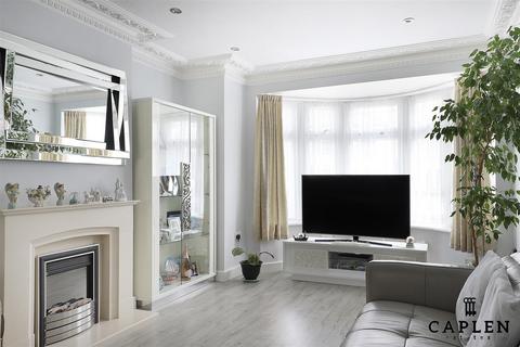 5 bedroom semi-detached house for sale, Boleyn Way, Ilford
