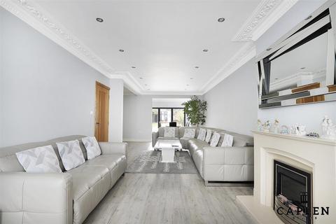 5 bedroom semi-detached house for sale, Boleyn Way, Ilford
