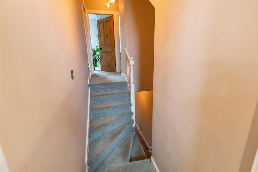 2 Alpine Crescent Thornhill 26.JPG