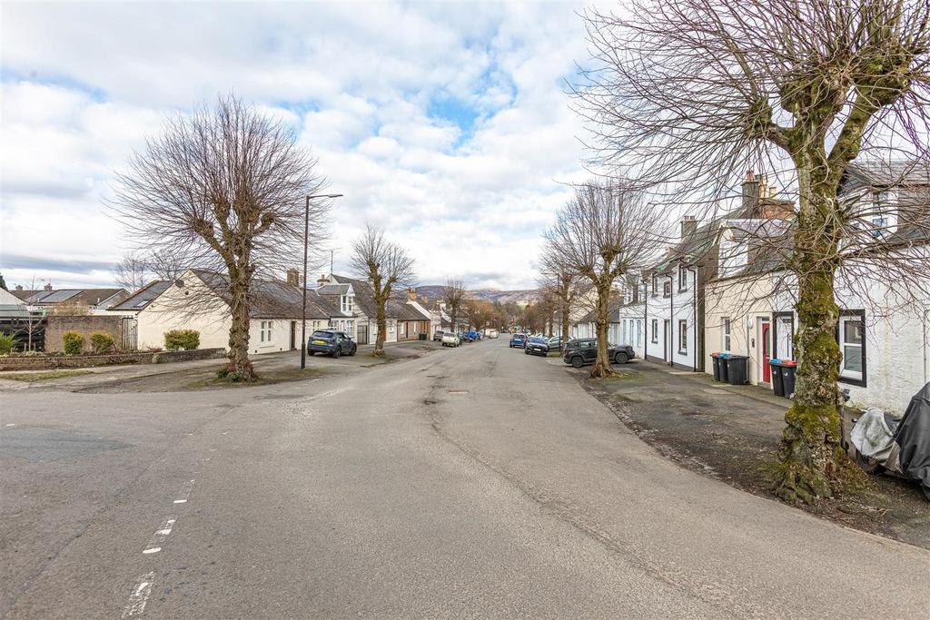 2 Alpine Crescent Thornhill 46.JPG