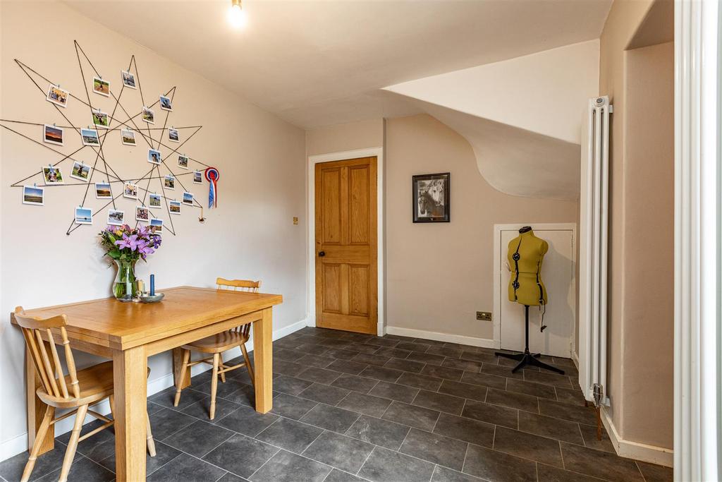 2 Alpine Crescent Thornhill 16.JPG