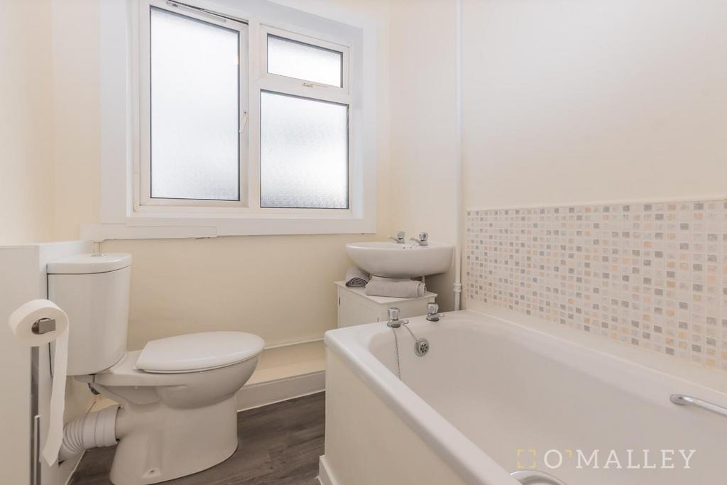 Bathroom (2).jpg