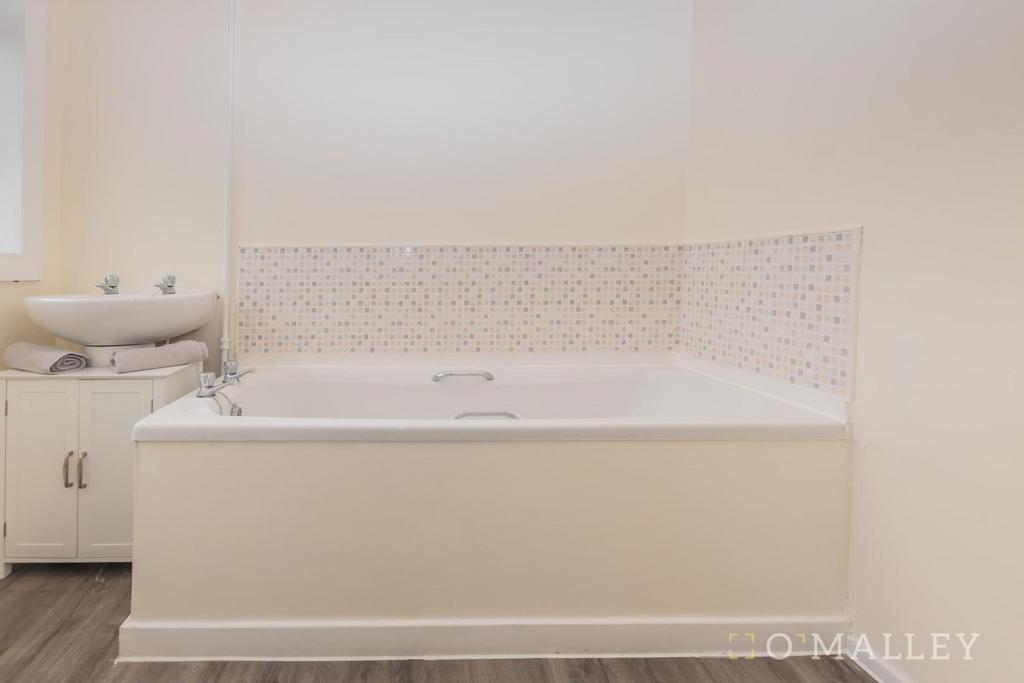 Bathroom.jpg