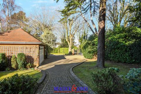 5 bedroom detached house for sale, Mount Avenue, Hutton Mount, Brentwood