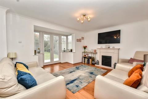 12 Hamble Road, Stone Cross, Pevensey, BN24 5PU