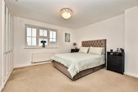 12 Hamble Road, Stone Cross, Pevensey, BN24 5PU