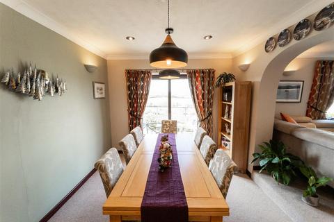 16 Gwealhellis Warren, Helston, TR13 8PQ