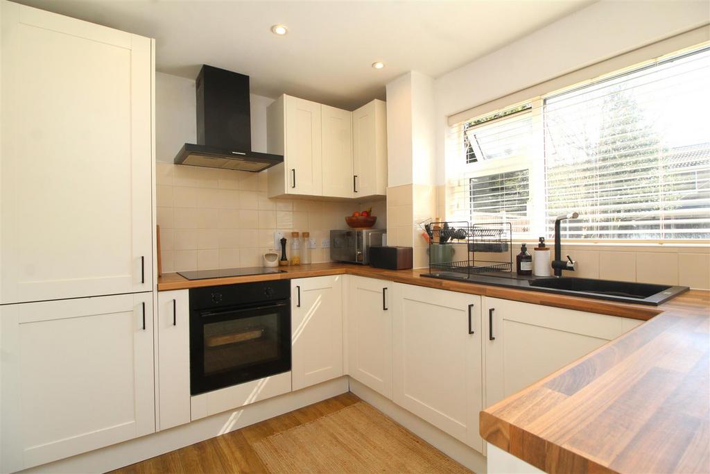 Kitchen 2 .JPG
