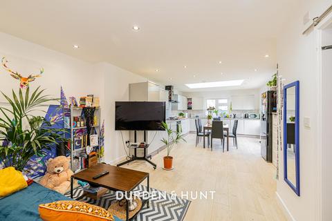 3 bedroom end of terrace house for sale, Amesbury Road, Dagenham, RM9