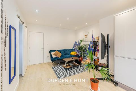 3 bedroom end of terrace house for sale, Amesbury Road, Dagenham, RM9