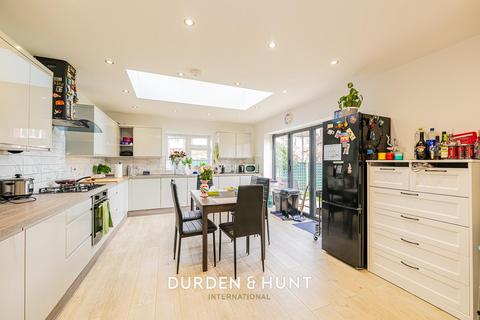 3 bedroom end of terrace house for sale, Amesbury Road, Dagenham, RM9