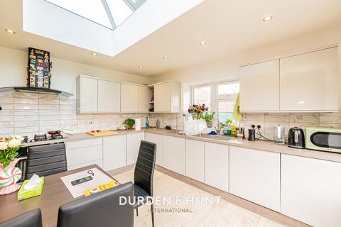 3 bedroom end of terrace house for sale, Amesbury Road, Dagenham, RM9