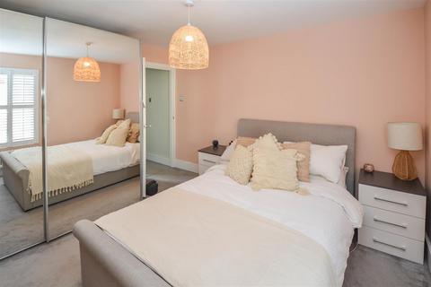 8 Sussex Road, Warley, Brentwood, CM14 5JQ