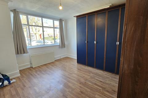 2 bedroom flat to rent, Burnley Road, Dollis Hill NW10