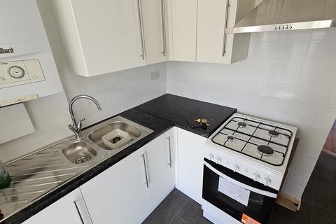 2 bedroom flat to rent, Burnley Road, Dollis Hill NW10