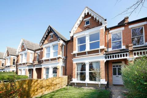 3 bedroom flat for sale, London SE21