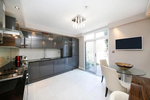 3 bedroom flat for sale, London SE21
