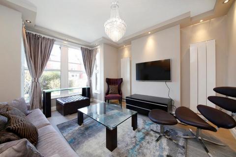 3 bedroom flat for sale, London SE21
