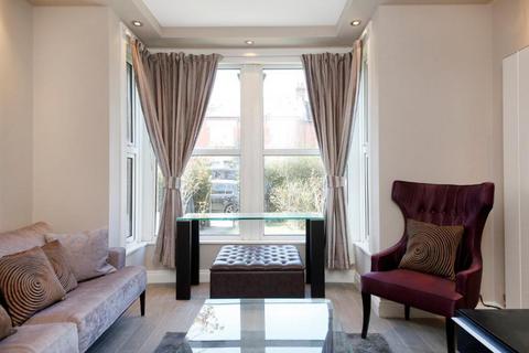 3 bedroom flat for sale, London SE21