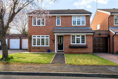 5 Coombe Way, Byfleet, West Byfleet, KT14 7DP