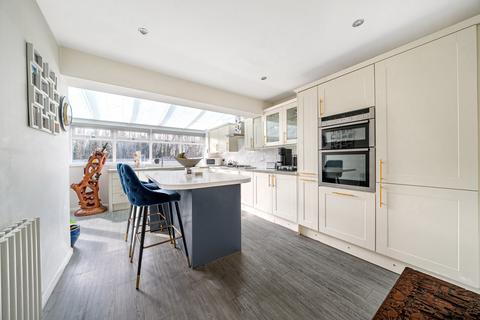 5 Coombe Way, Byfleet, West Byfleet, KT14 7DP