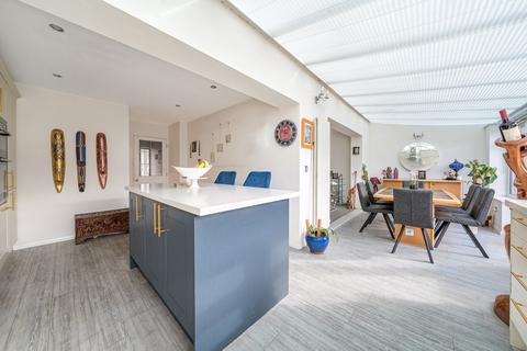 5 Coombe Way, Byfleet, West Byfleet, KT14 7DP