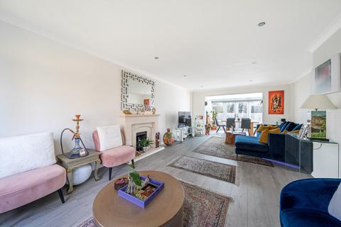 5 Coombe Way, Byfleet, West Byfleet, KT14 7DP