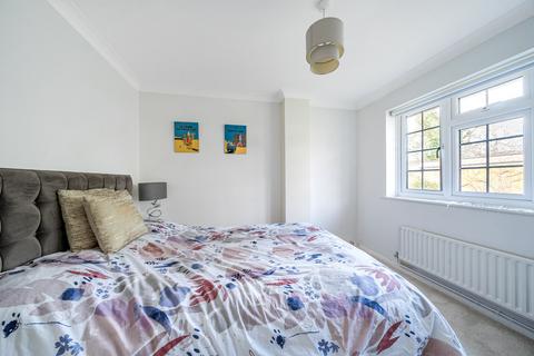 5 Coombe Way, Byfleet, West Byfleet, KT14 7DP