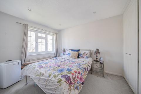 5 Coombe Way, Byfleet, West Byfleet, KT14 7DP