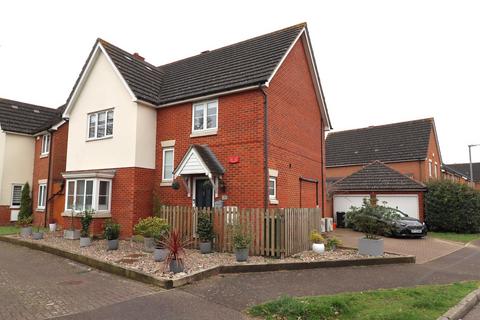 4 bedroom detached house for sale, Murray Way, Wickford, SS12