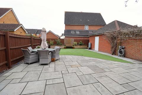 4 bedroom detached house for sale, Murray Way, Wickford, SS12