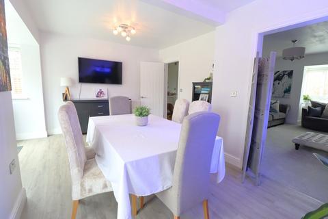 4 bedroom detached house for sale, Murray Way, Wickford, SS12