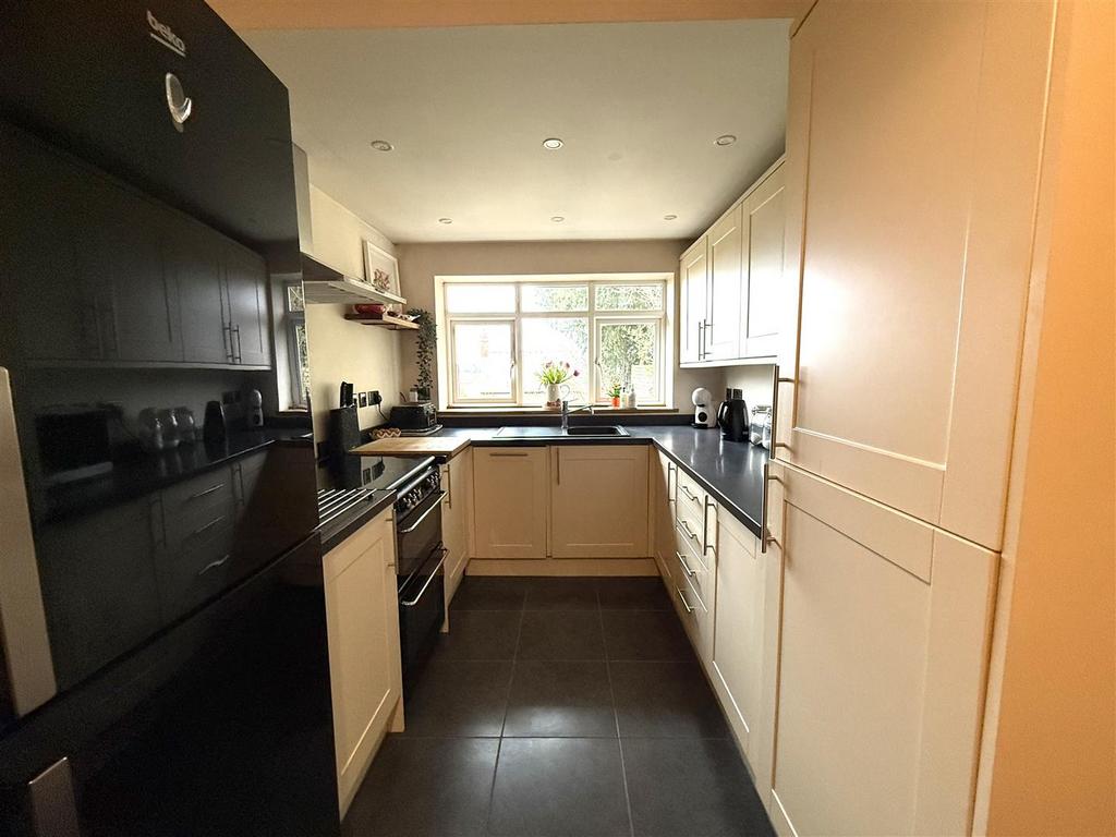 11 rectory lane kitchen.jpeg