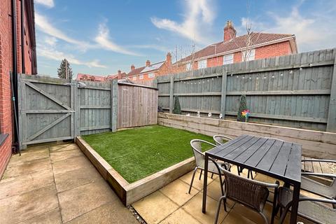 10 Williams Close, Ancaster, Grantham, NG32 3FJ