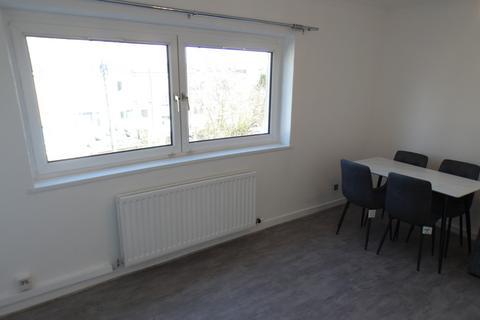 3 bedroom flat to rent, Waterfoot Avenue, Glasgow G53