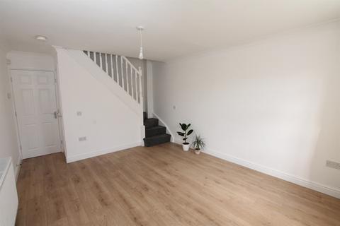2 bedroom terraced house to rent, Barleyholme, HU17