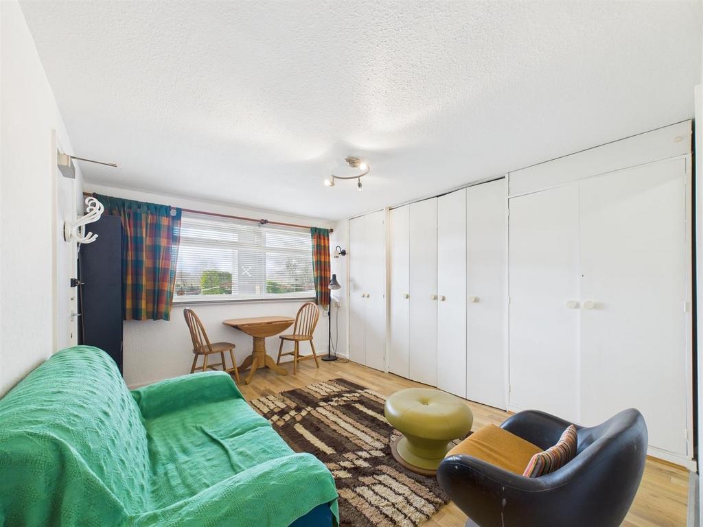 Lounge 1.jpg