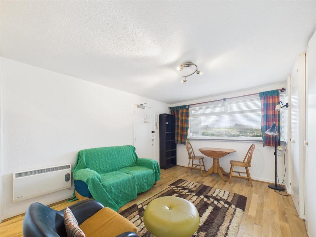 Lounge 3.jpg