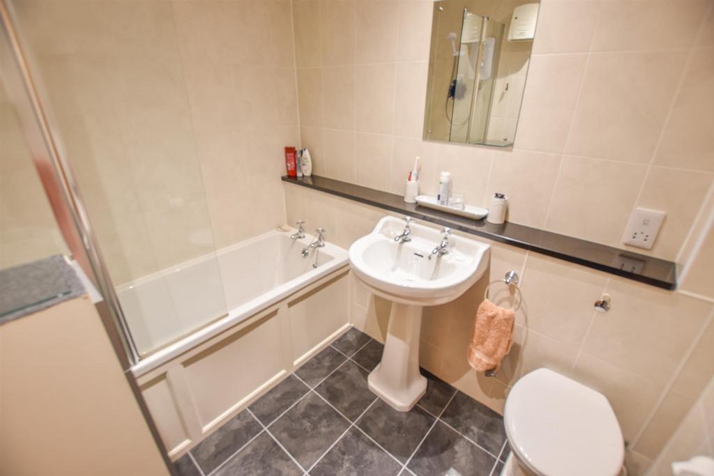 BATHROOM-2.jpg