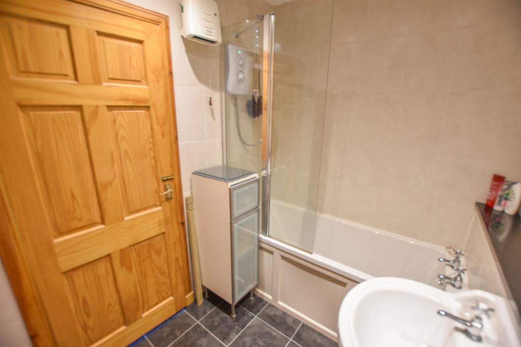 BATHROOM (2)-2.jpg
