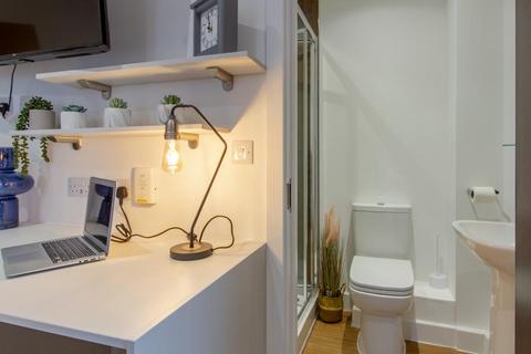 5 bedroom flat share to rent, 68B, Orbital House