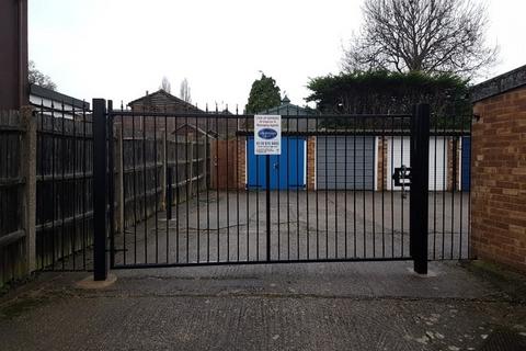Garage to rent, Huntingdon Gardens, Worcester Park KT4