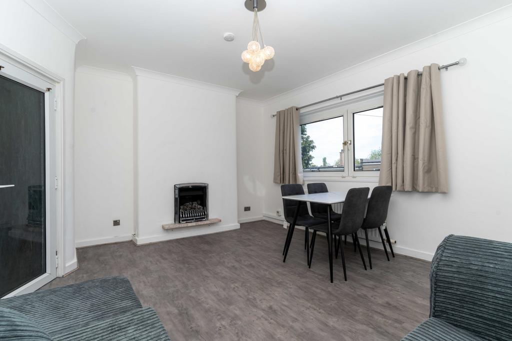 Waterfoot Lounge2