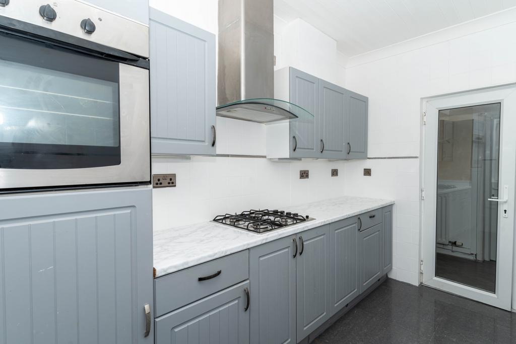 Waterfoot kitchen3