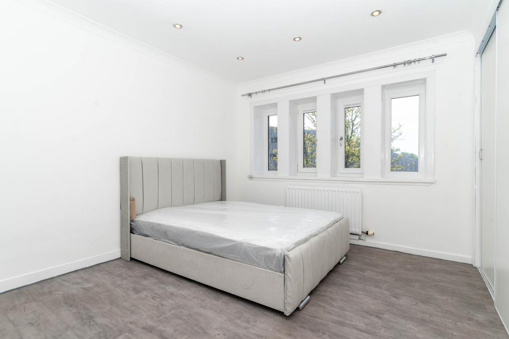 Waterfoot – bedroom2
