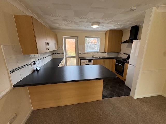 Kitchen 2.jpg