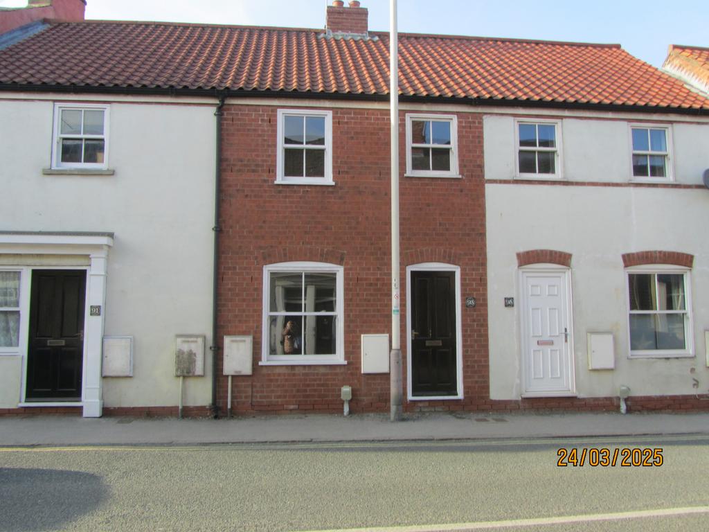 Spacious terraced house in close proximity to tow