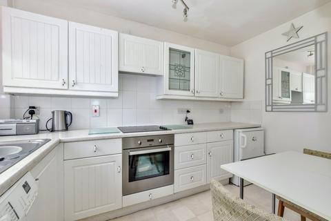 2 bedroom apartment for sale, Tudor Court, King George V Road, Amersham, Buckinghamshire, HP6