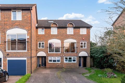 20 Adams Close, Surbiton, KT5 8LB